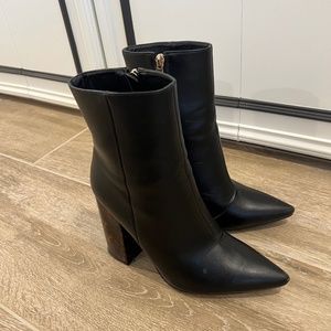Black Leather Heeled Ankle Boots w/ tortise shell detail (excellent condition!)